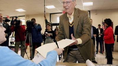 El senador republicano Mitch McConnell obtuvo la reelección en Kentucky. Foto: EFE.